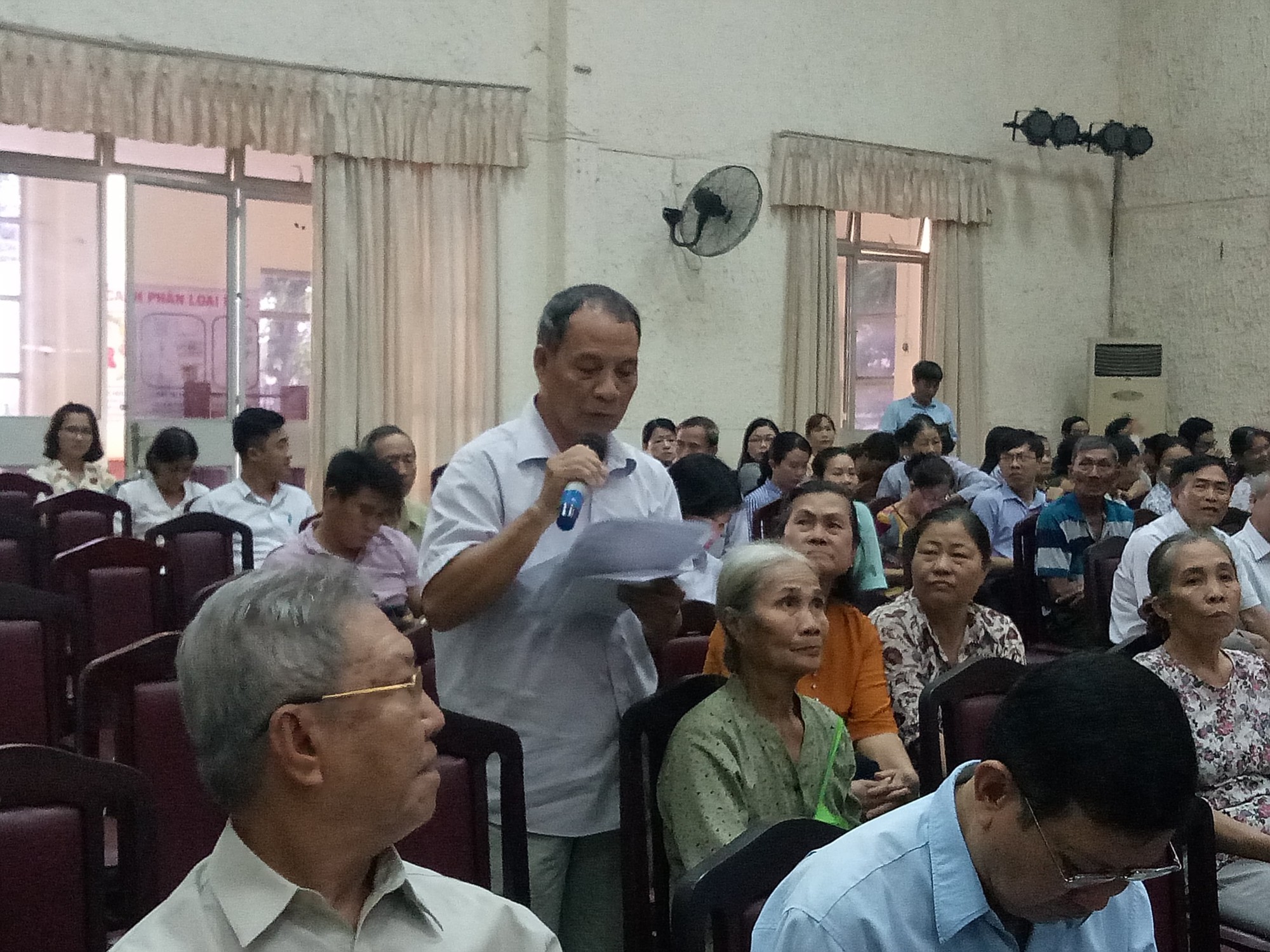 Cử tri TP HCM đề nghị làm rõ những ai đi nhờ chuyên cơ - Ảnh 1.
