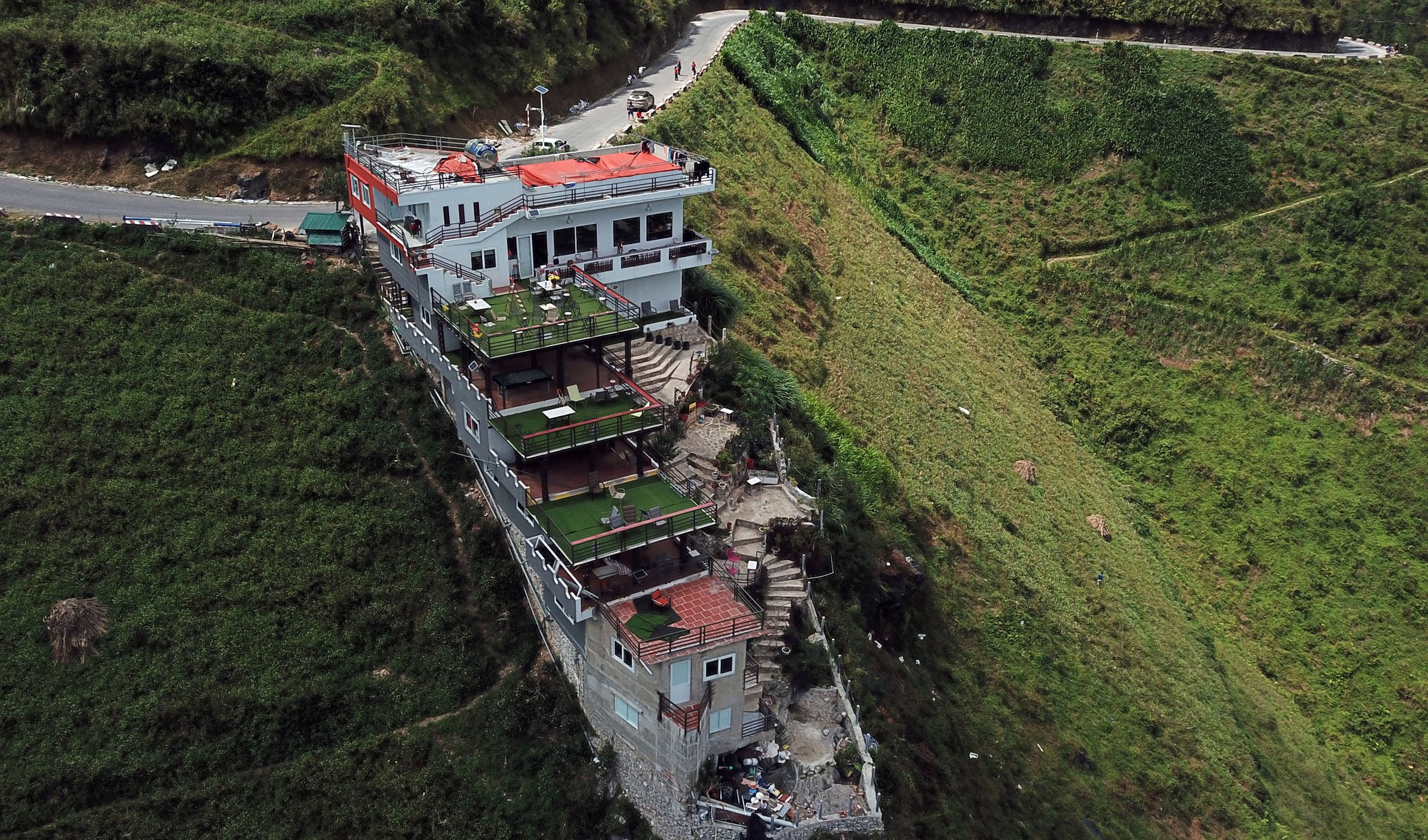 Đề xuất ph&aacute; dỡ 7 tầng nổi c&ocirc;ng tr&igrave;nh Panorama sai phạm ở đ&egrave;o M&atilde; P&iacute; L&egrave;ng - Ảnh 1.