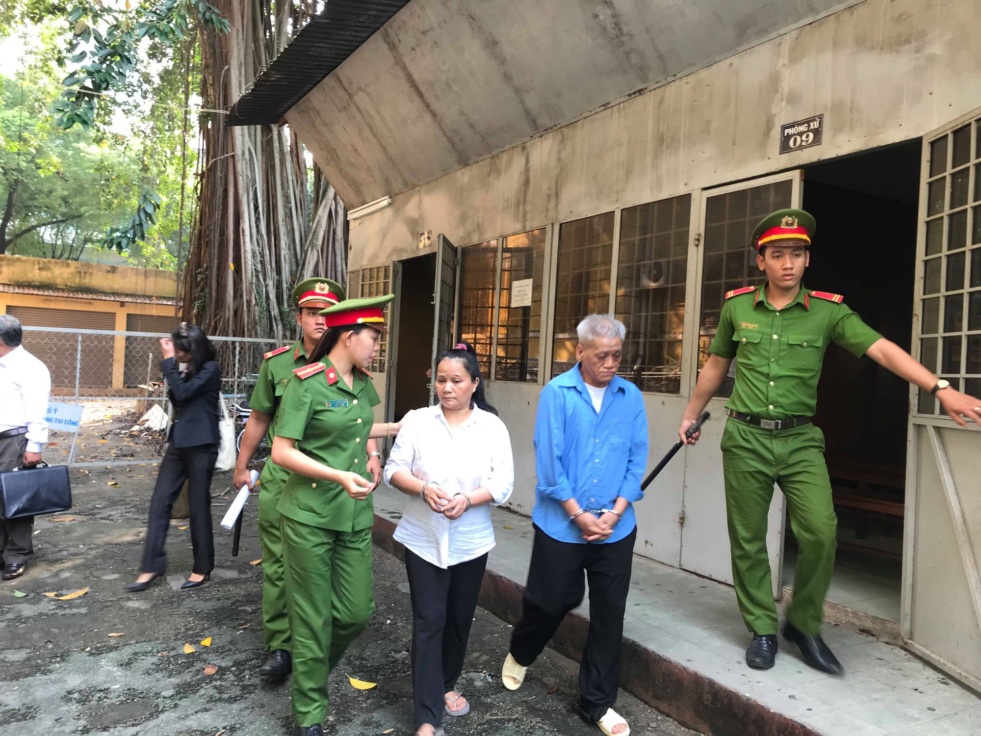 Ng&atilde; ngũ vụ lập mưu b&aacute;n nh&agrave; người kh&aacute;c g&acirc;y chấn động dư luận TP HCM - Ảnh 1.