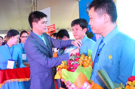 Người anh của công nhân