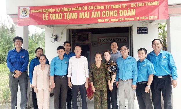 Trao mái ấm Công đoàn cho công nhân khó khăn