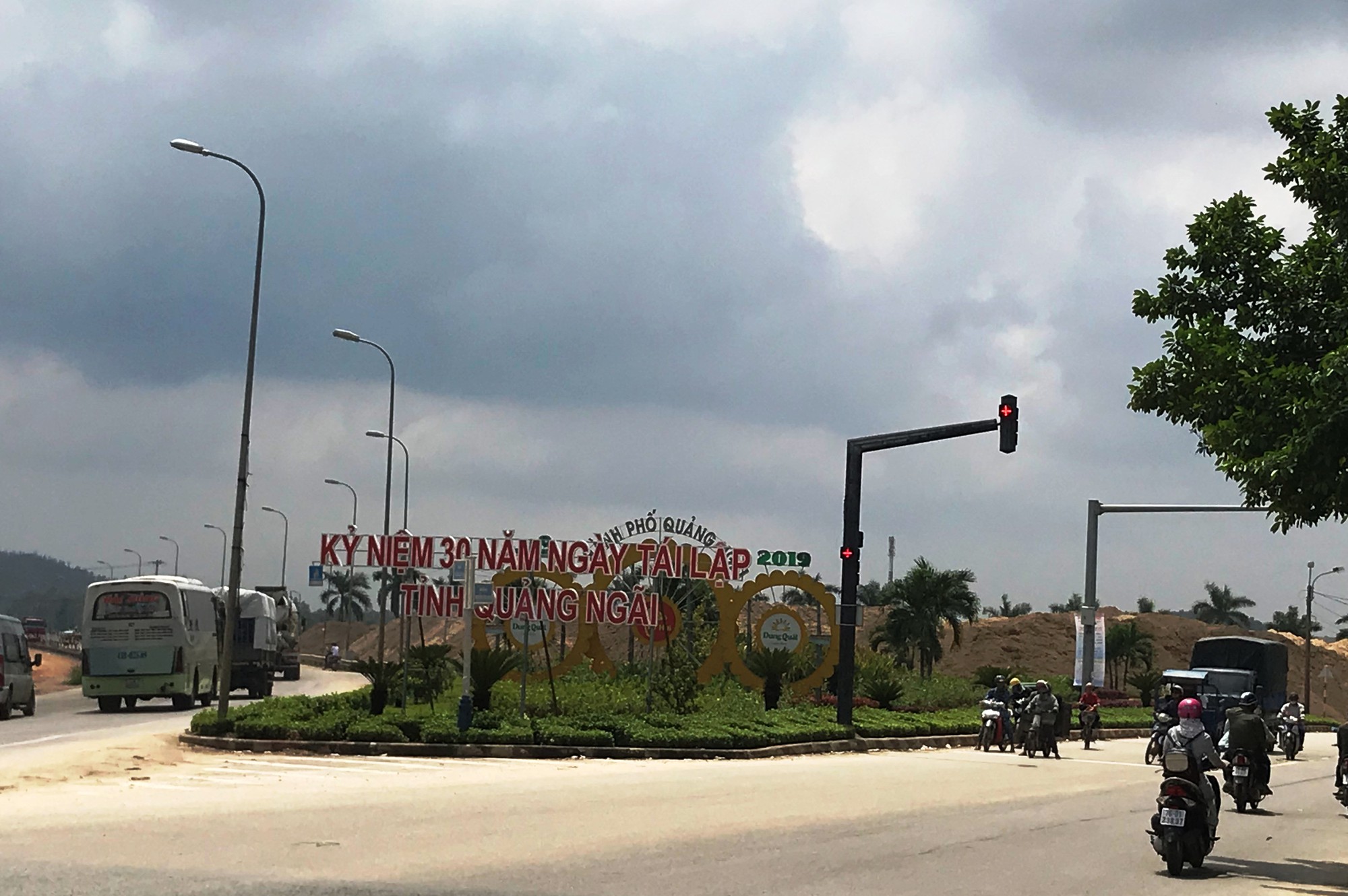 X&ocirc;n xao n&uacute;i c&aacute;t khủng do vợ Ch&aacute;nh văn ph&ograve;ng UBND tỉnh Quảng Ng&atilde;i l&agrave;m chủ - Ảnh 3.