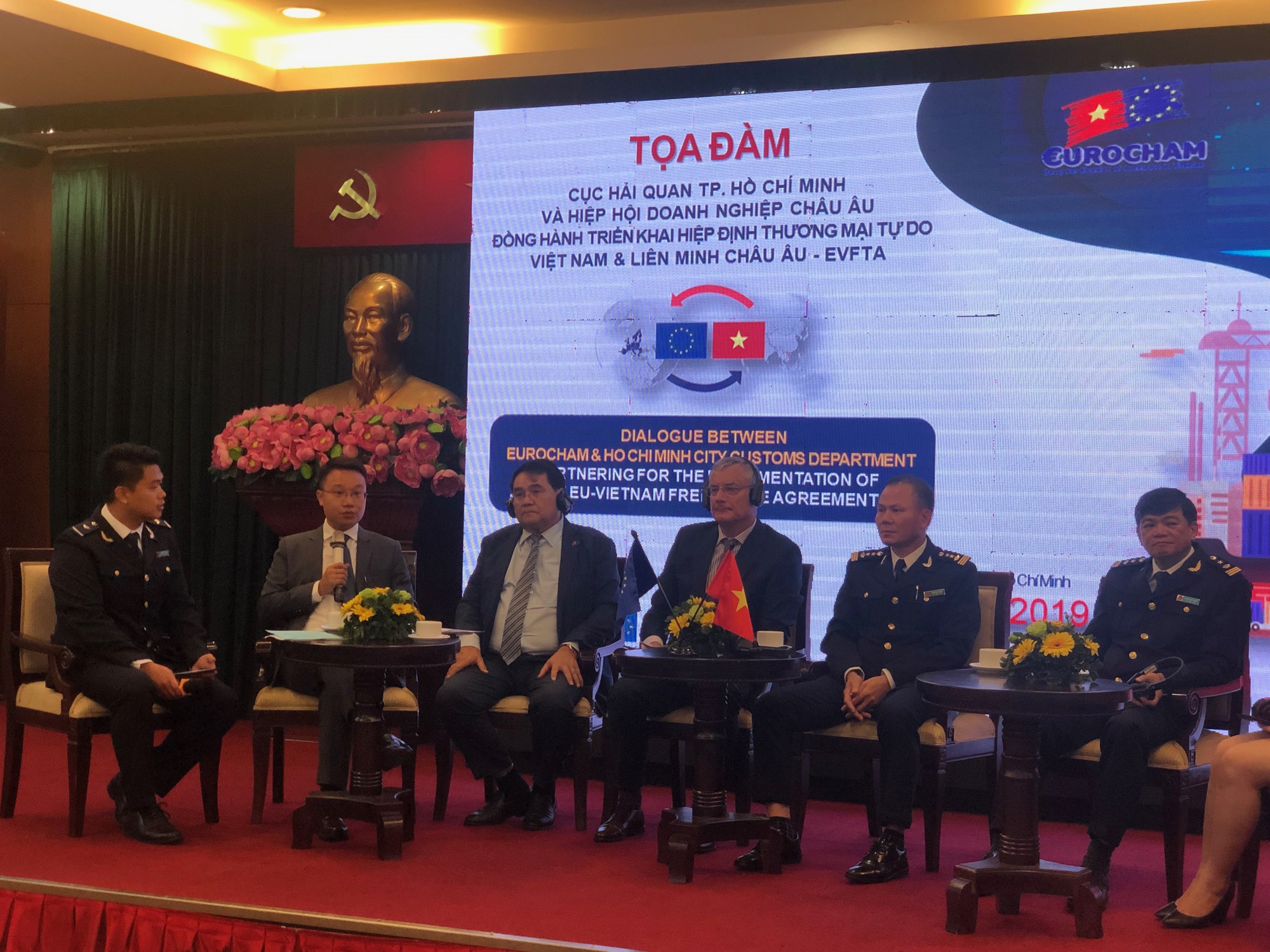 Hải quan TP HCM cam kết tạo mọi điều kiện cho doanh nghiệp