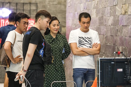 Lương Mạnh Hải kinh khủng khi l&agrave;m việc với d&agrave;n người đẹp - Ảnh 2.