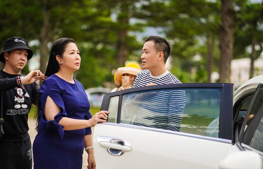 Lương Mạnh Hải "kinh khủng" khi làm việc với dàn người đẹp