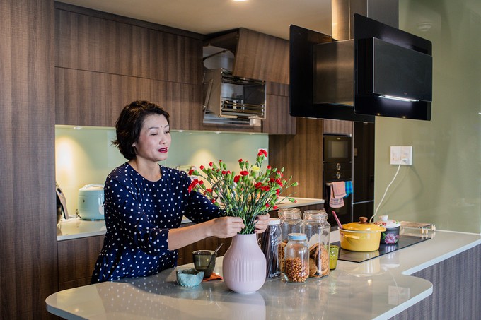 Chủ nh&agrave; gộp ba căn hộ để c&oacute; ph&ograve;ng kh&aacute;ch hơn 100 m2 - Ảnh 4.