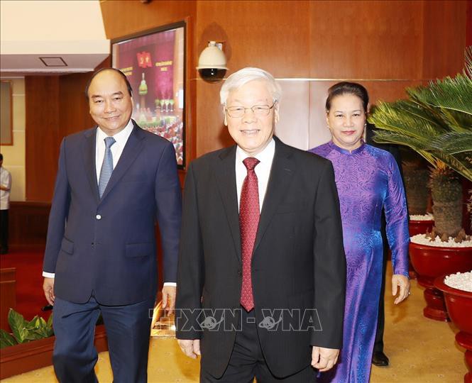 Thủ tướng điều h&agrave;nh phi&ecirc;n họp to&agrave;n thể Hội nghị Trung ương về kinh tế - x&atilde; hội - Ảnh 1.