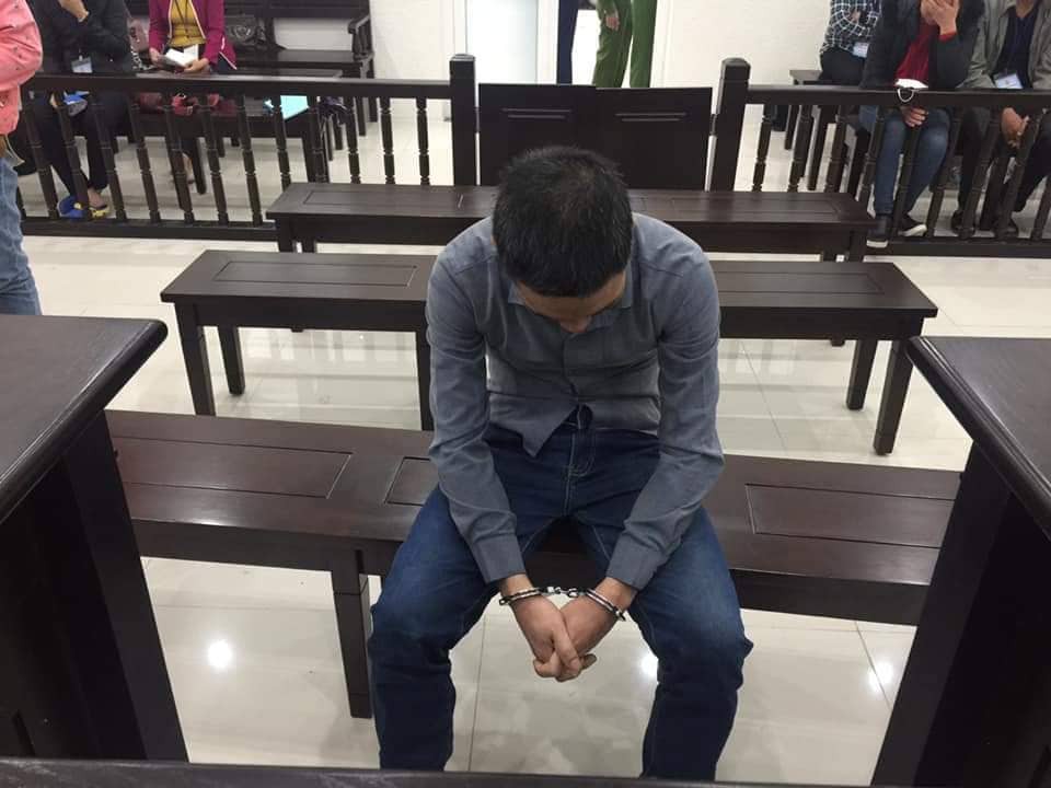 Nghi vợ ngoại tình, chồng đầu độc chết cả 2 con nhỏ