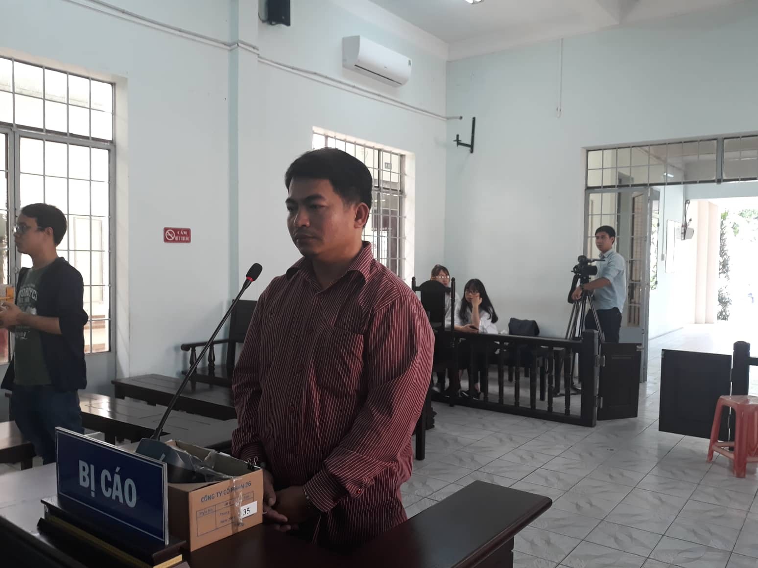 Mỗi ngày ngâm gần chục tấn củ cải với hóa chất rồi giao cho khách ở chợ đầu mối