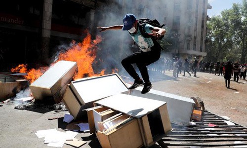 Mỹ: "Châm ngòi bạo lực ở Chile không ai khác ngoài Nga"