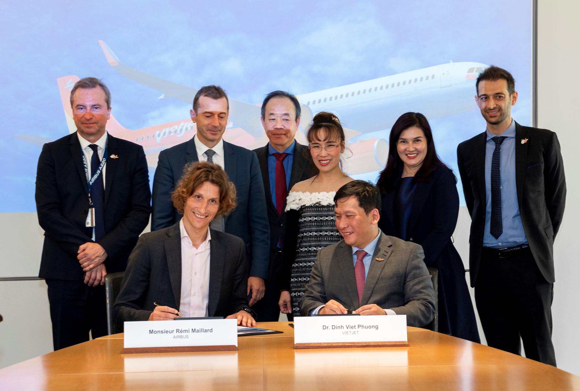 CEO Vietjet Nguyễn Thị Phương Thảo k&yacute; hợp đồng mua 20 m&aacute;y bay Airbus A321XLR - Ảnh 2.