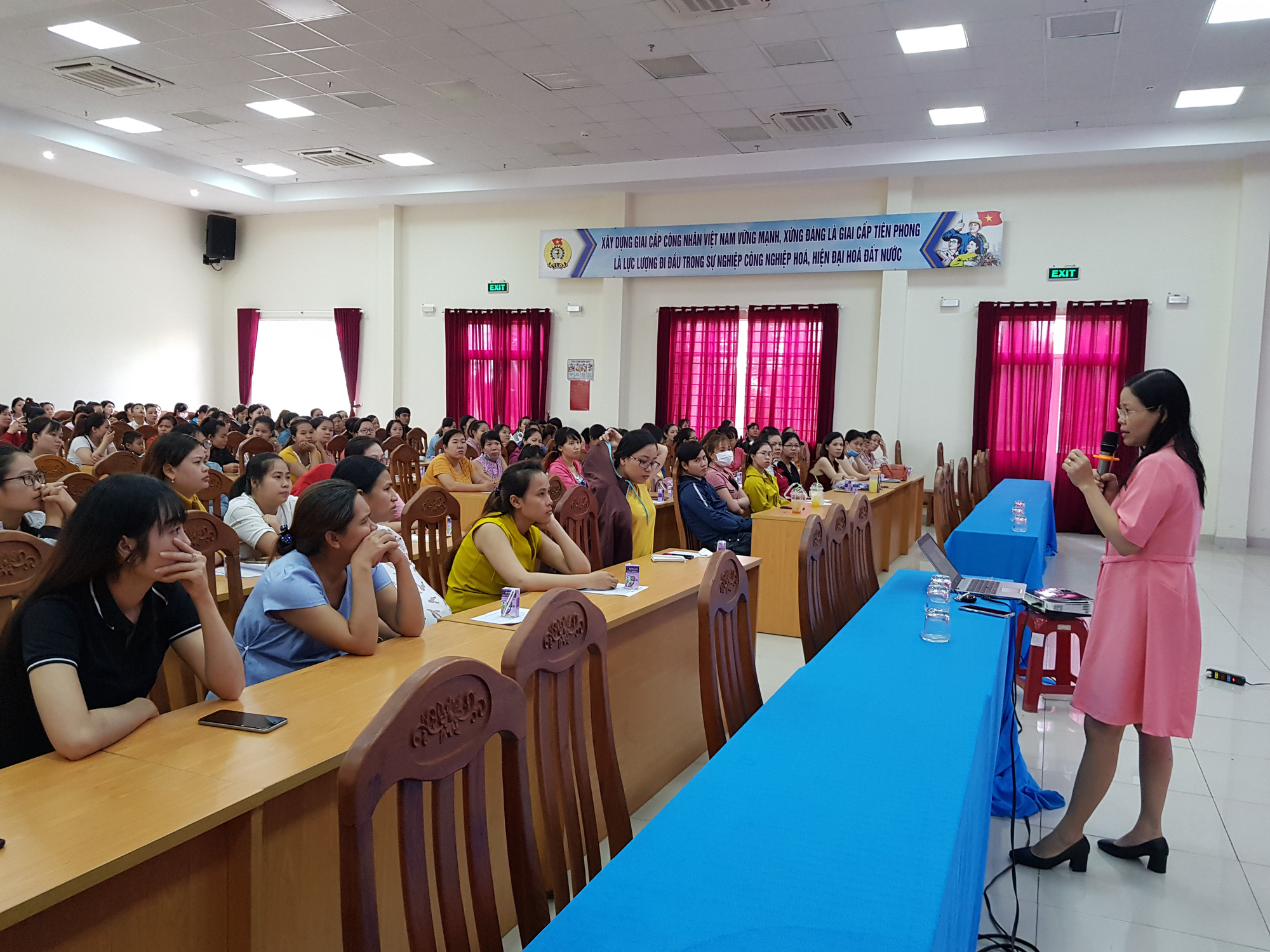 Tư vấn sức khỏe cho nữ công nhân mang thai - Ảnh 2.