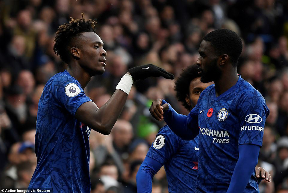Chelsea chiếm ngôi nhì bảng, Leicester soán đoạt sốc ngôi á quân