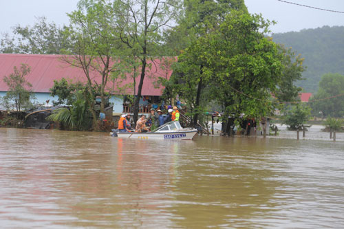 Bão tan lại lo chạy lũ