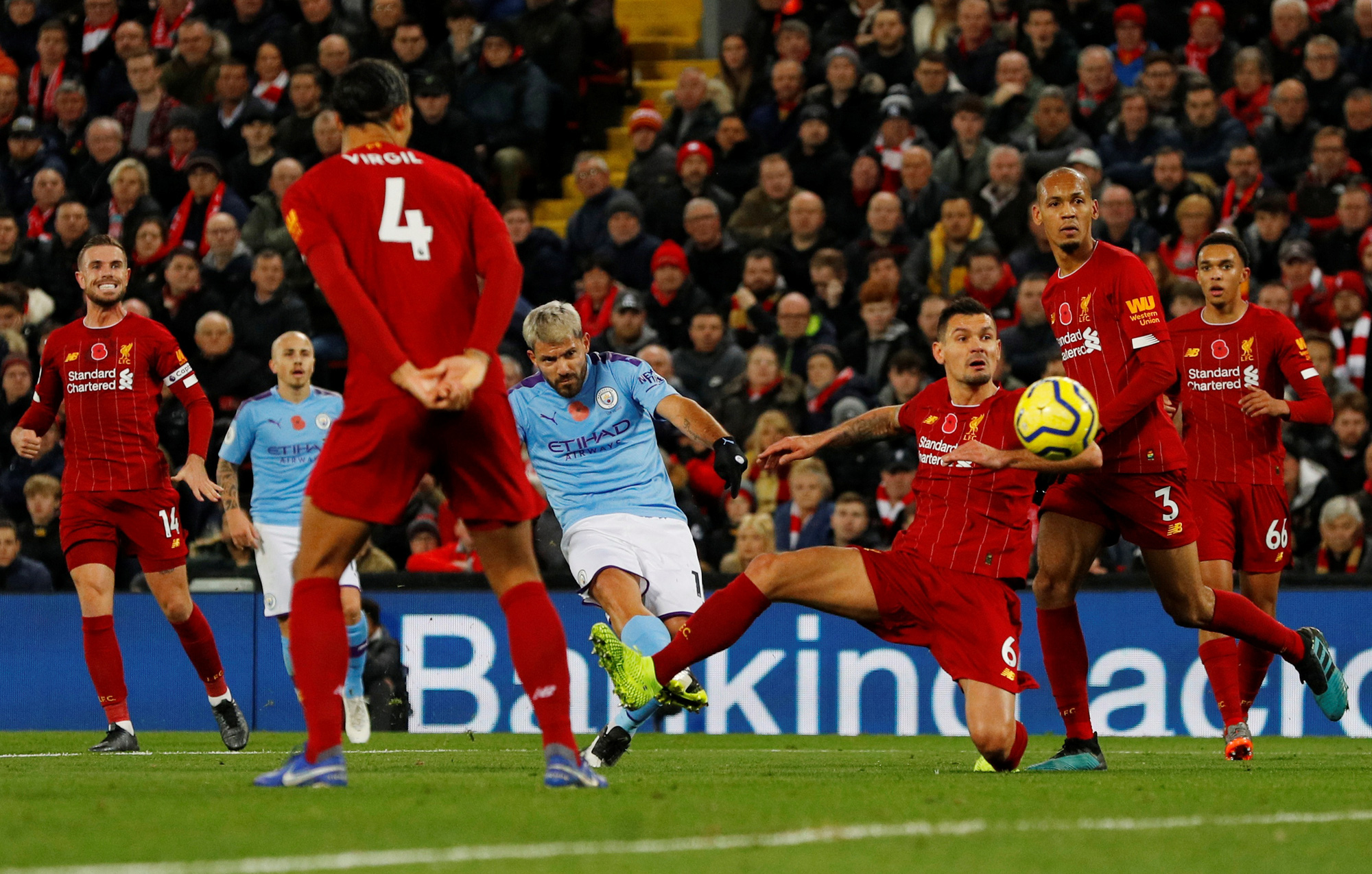Trọng t&agrave;i v&agrave; VAR chống lưng cho Liverpool nhưng Liverpool thắng xứng đ&aacute;ng! - Ảnh 4.