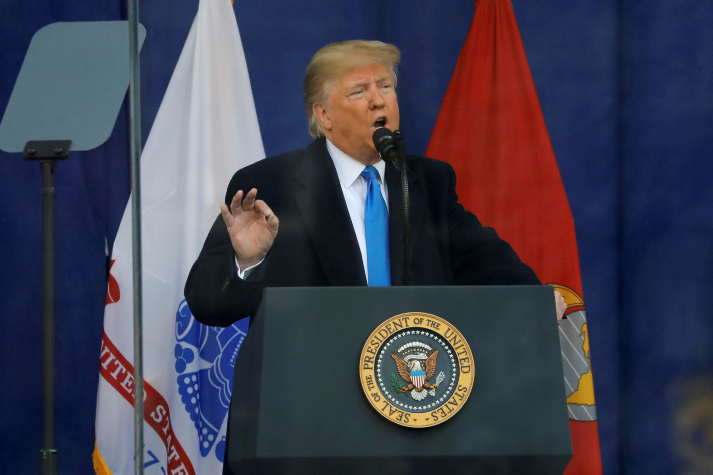 Đảng Dân chủ ra đòn mới với Tổng thống Trump - Ảnh 1.