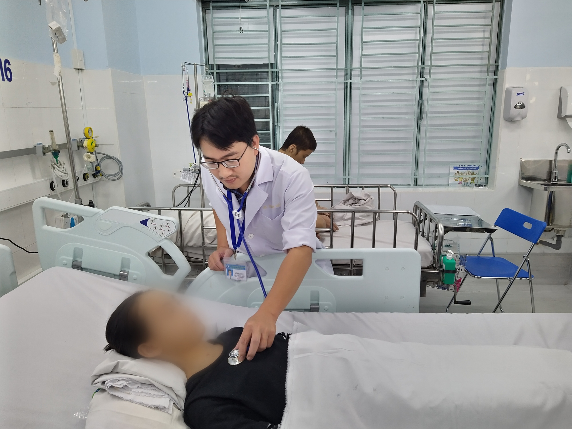 Sốt nhẹ rồi ngất, cô bé suýt chết vì căn bệnh khó ngờ