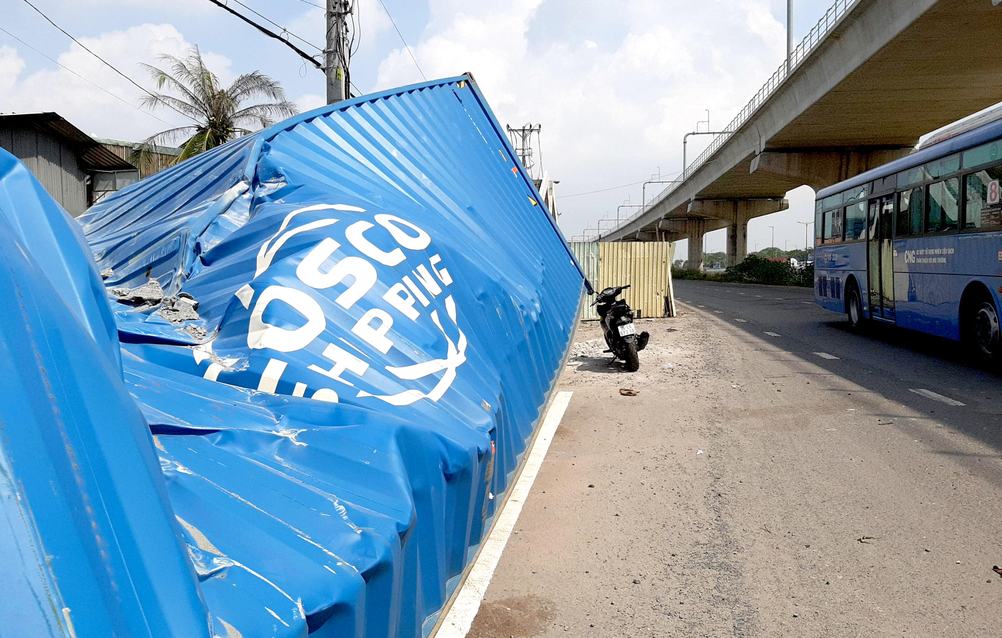 Vụ sập cầu bộ hành Suối Tiên: Đơn vị thi công thỏa thuận bồi thường cho tài xế xe container