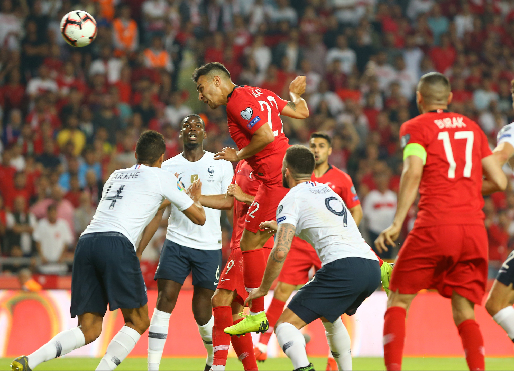Nh&agrave; v&ocirc; địch World Cup thấp thỏm chờ v&eacute; dự&hellip; Euro - Ảnh 1.