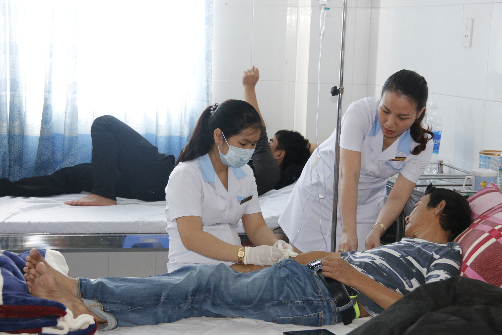 Quảng Nam - Quảng B&igrave;nh: B&ugrave;ng ph&aacute;t dịch sốt xuất huyết, số ca cao gấp 3 năm ngo&aacute;i - Ảnh 2.