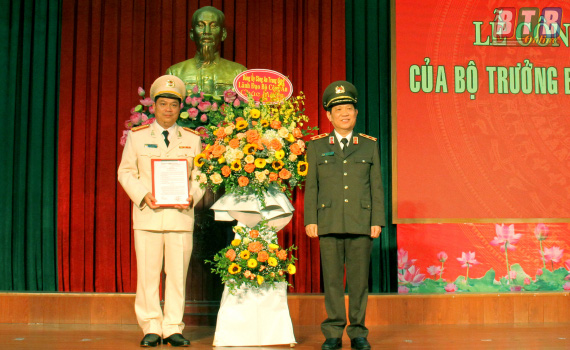 Bộ C&ocirc;ng an bổ nhiệm Gi&aacute;m đốc, Ph&oacute; gi&aacute;m đốc C&ocirc;ng an 4 tỉnh - Ảnh 3.
