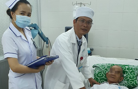 Lần đầu ti&ecirc;n ở ĐBSCL cứu sống bệnh nh&acirc;n ung thư gan di căn - Ảnh 1.