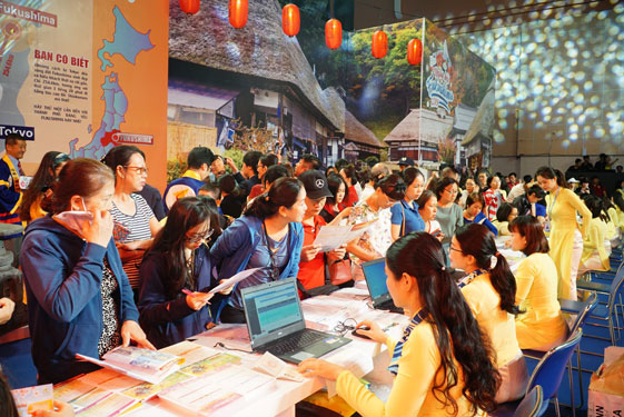 Tour xa hút khách nhờ giá thấp