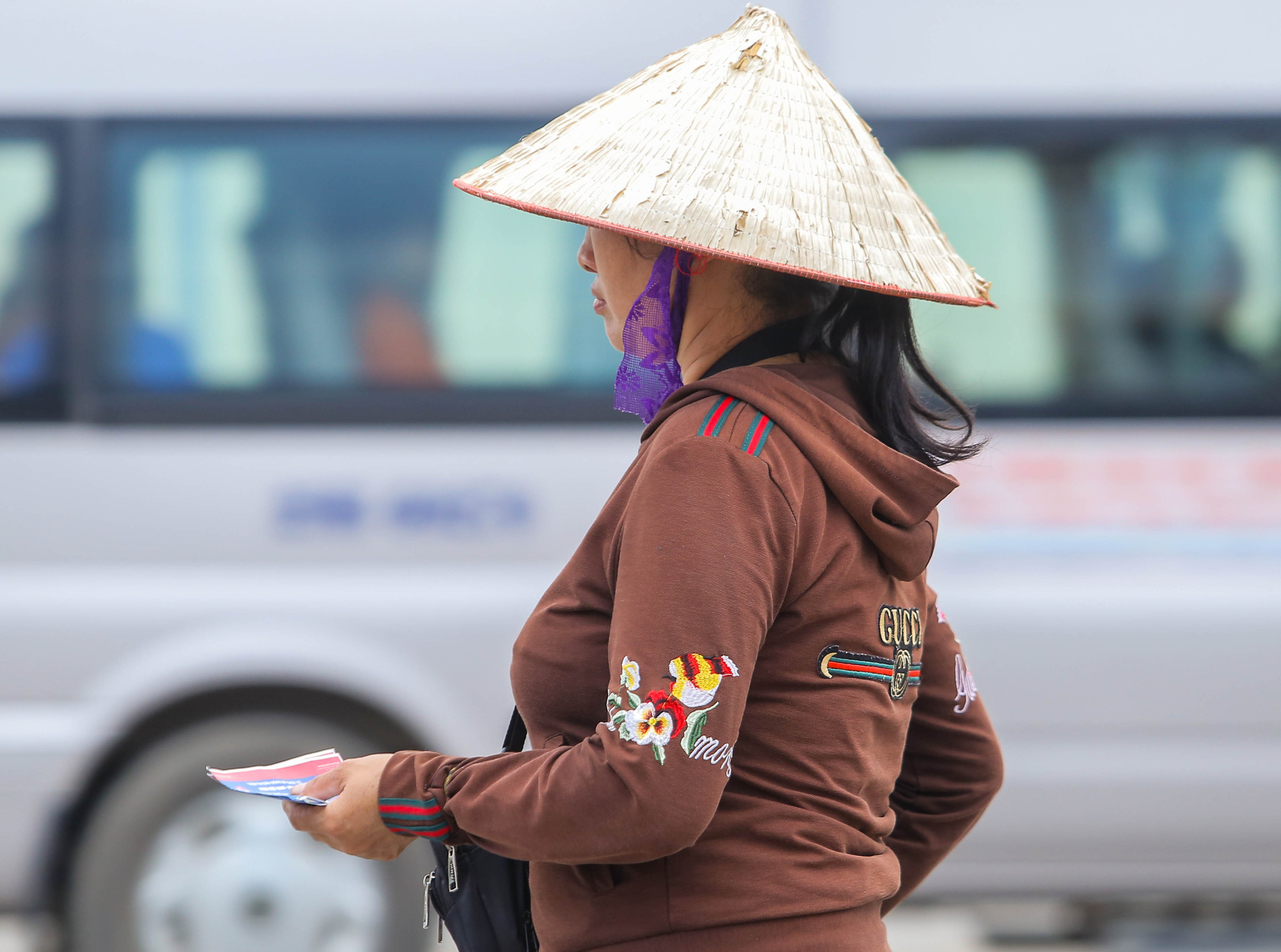 Phe v&eacute; đại n&aacute;o s&acirc;n Mỹ Đ&igrave;nh trước trận Việt Nam-UAE, h&eacute;t gi&aacute; 2-3 triệu đồng/cặp v&eacute; - Ảnh 5.