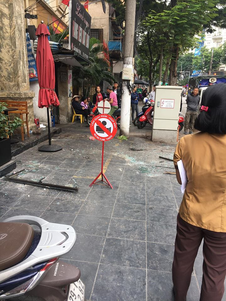 Tấm k&iacute;nh từ tầng cao của kh&aacute;ch sạn bất ngờ rơi tr&uacute;ng 3 người b&ecirc;n dưới - Ảnh 2.