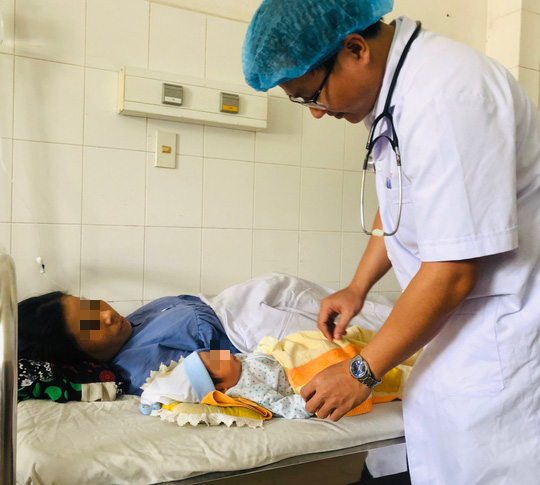 Bé sơ sinh 3,5kg được cứu sống thần kỳ cùng người mẹ bị bệnh nguy kịch - Ảnh 1.
