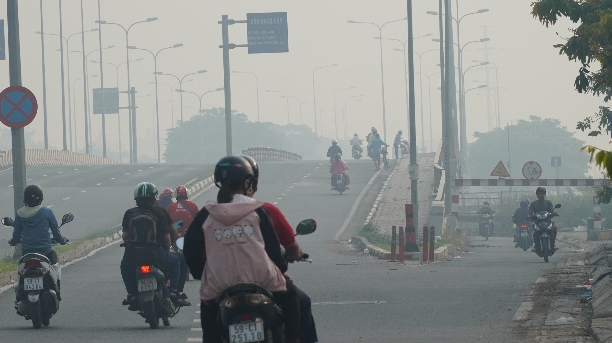 TP HCM: Toàn bộ trạm đo mức ô nhiễm không khí hiện "màu nguy hiểm"