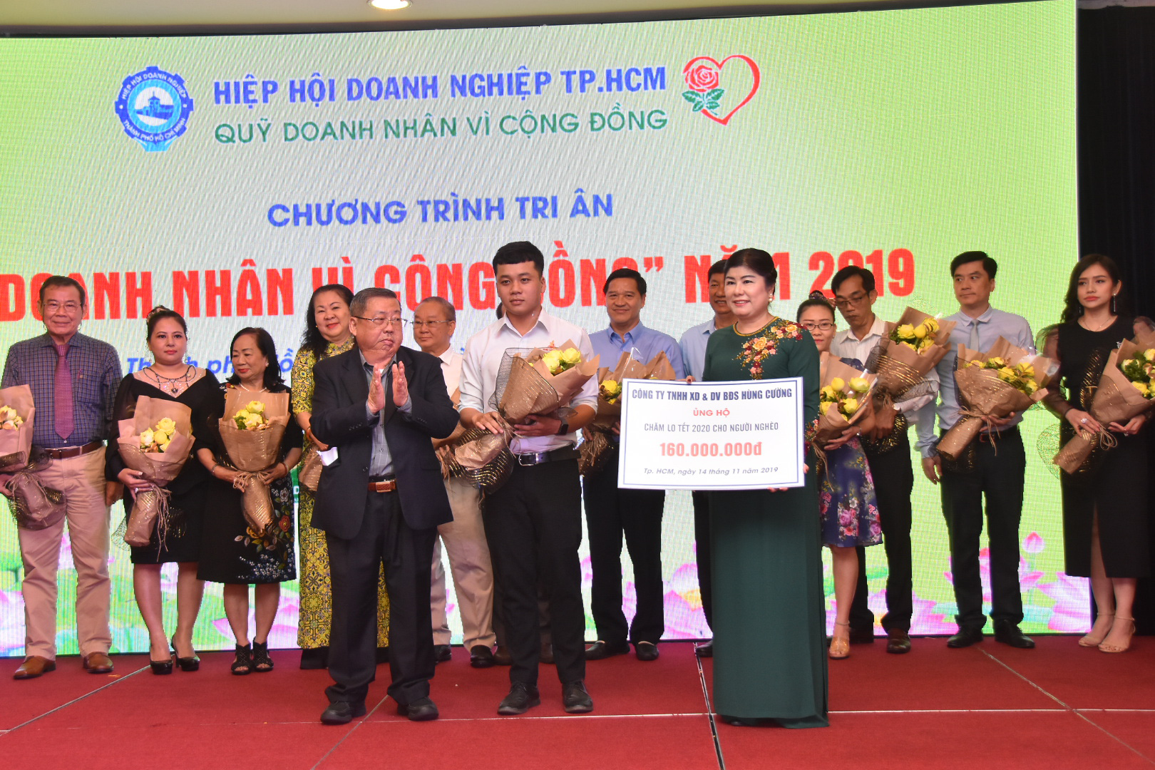 HUBA ủng hộ 50 triệu đồng cho chương tr&igrave;nh Một triệu l&aacute; cờ Tổ quốc c&ugrave;ng ngư d&acirc;n b&aacute;m biển - Ảnh 1.