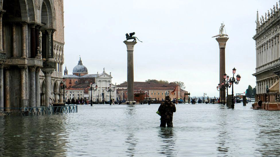 Cận cảnh dân Venice lóp ngóp trong "dấu ấn vĩnh viễn"