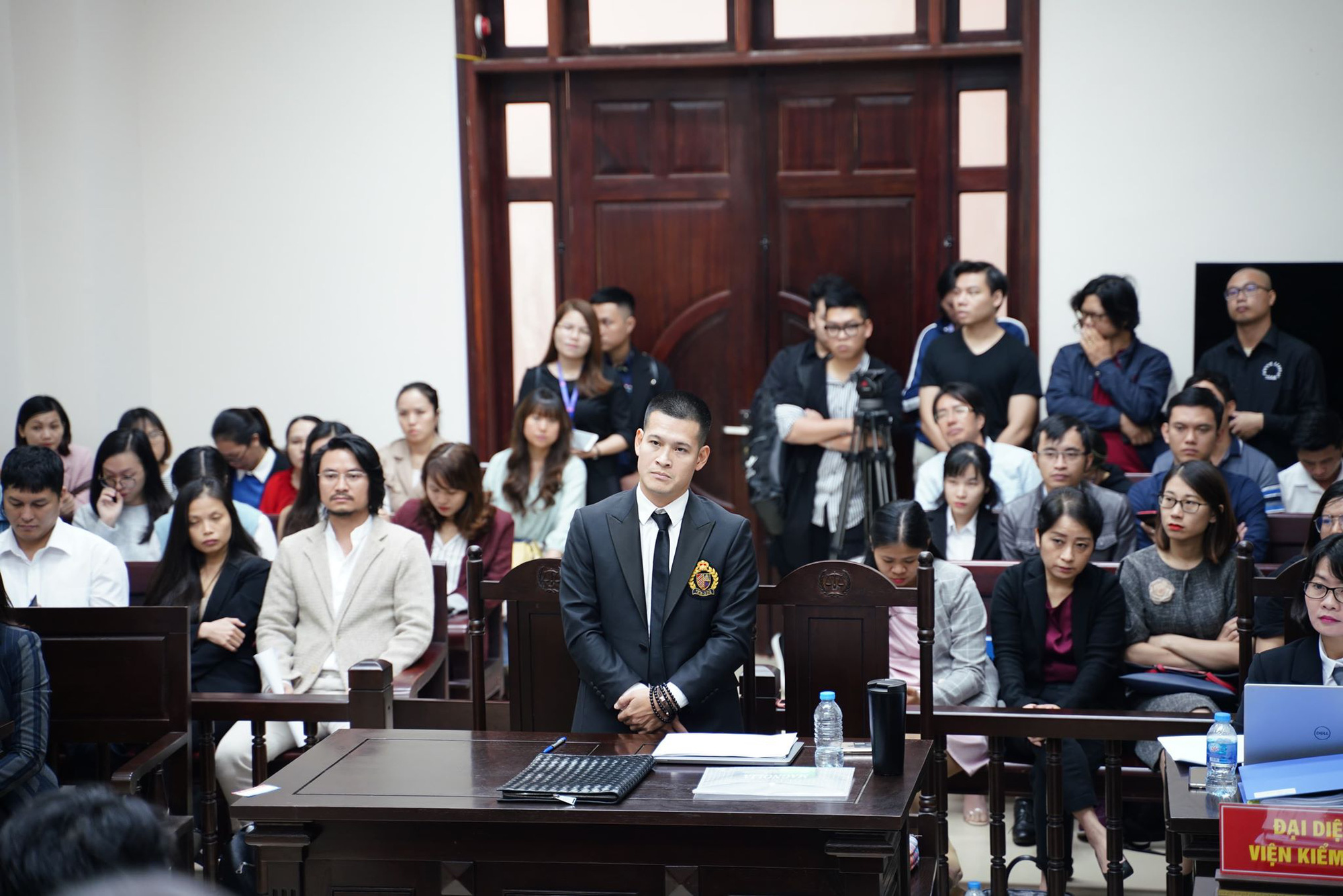 Công ty của "Chúa đảo Tuần Châu" Đào Hồng Tuyển và đạo diễn Việt Tú lại "kéo nhau" ra toà