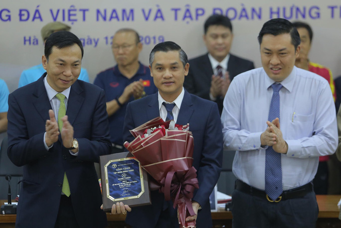Khi bóng đá tự làm ra tiền nuôi mình và phát triển - Ảnh 1.