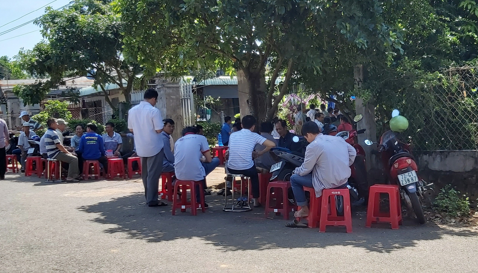 Nghi án cha giết 2 con: Camera ghi cảnh người cha đưa 2 con lên taxi