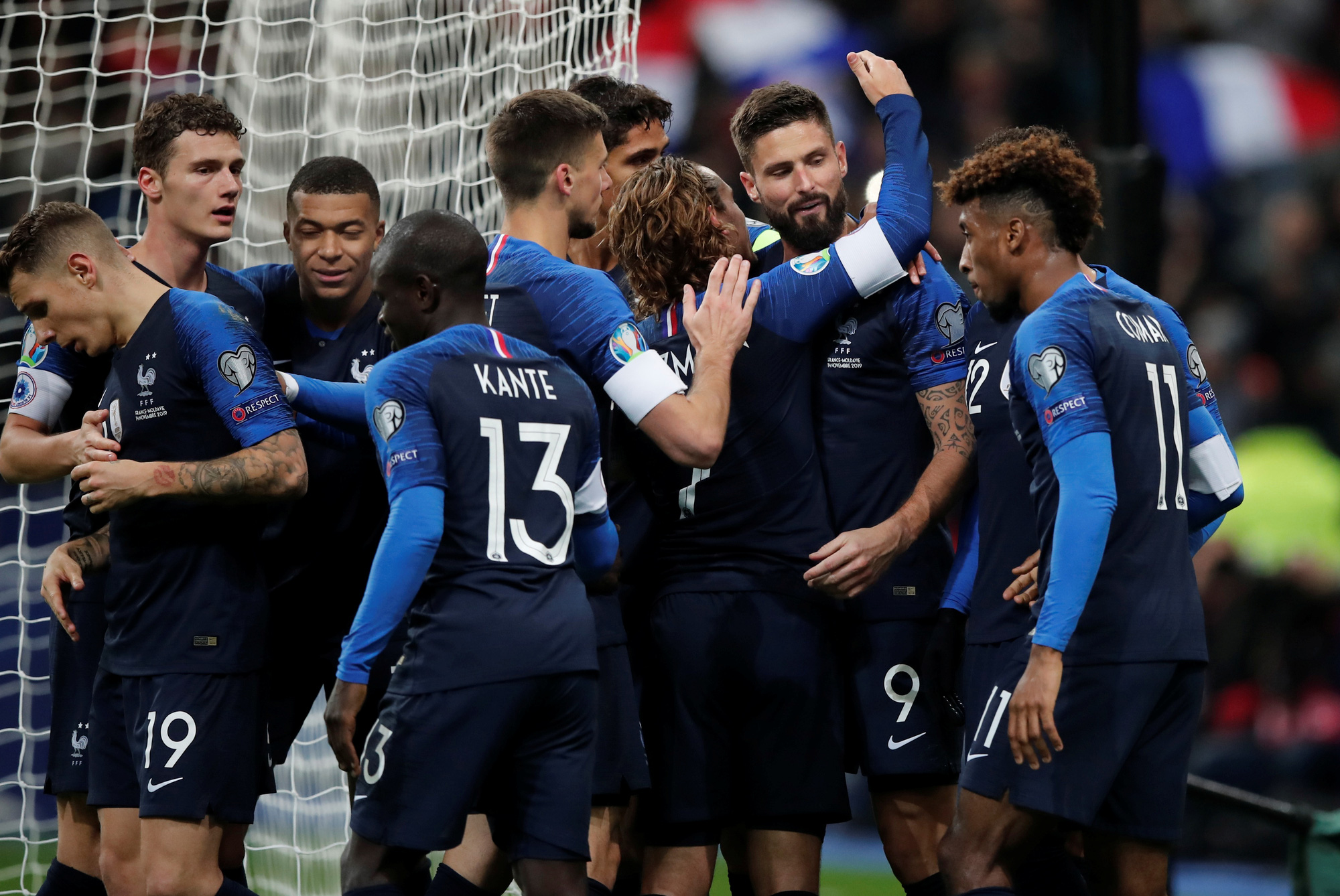 Bàn thắng "ma" đưa nhà vô địch World Cup đến Euro