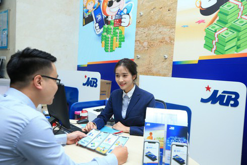 Nhân viên ngân hàng, có nơi đang trả gần 1 lượng vàng/tháng