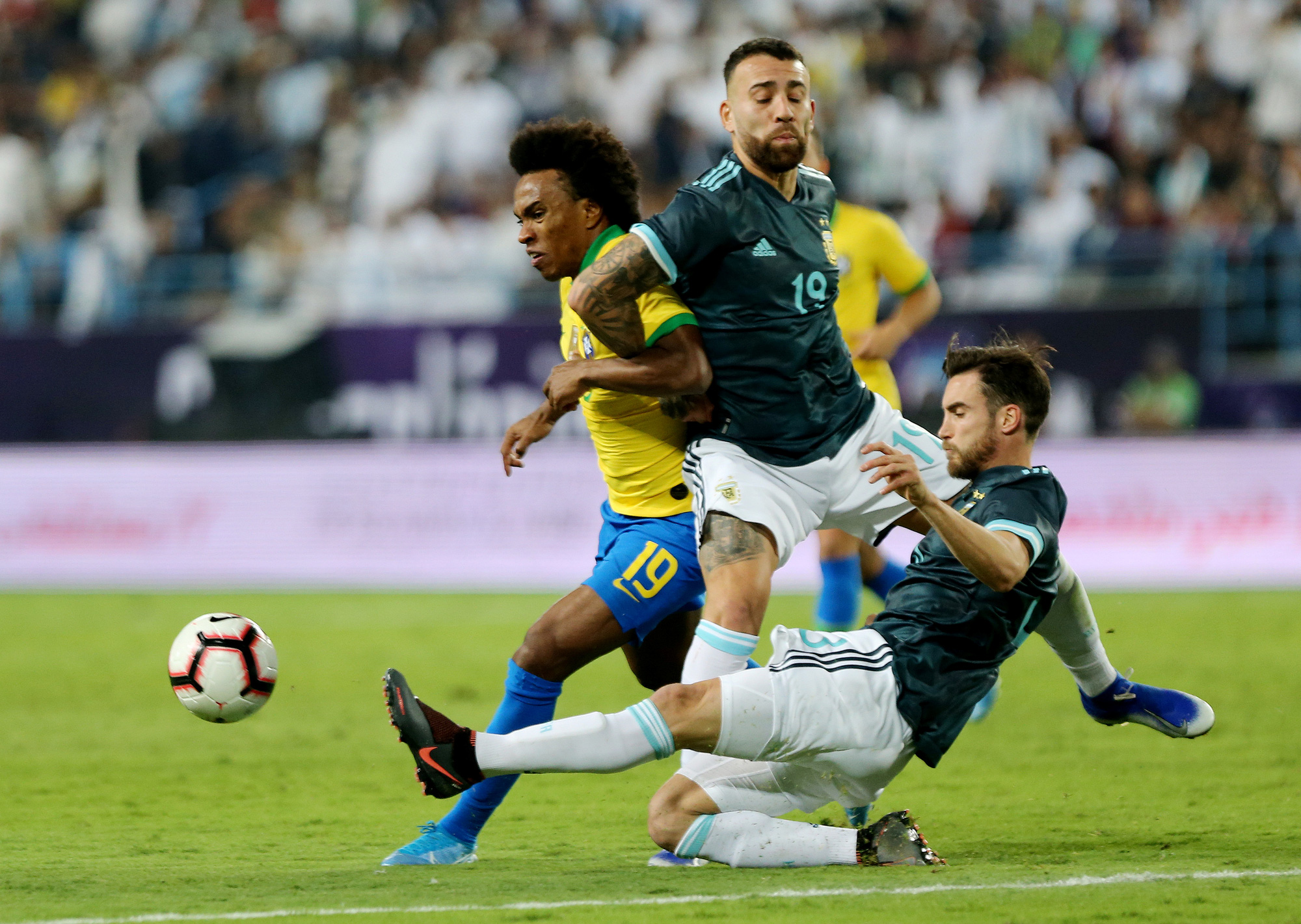 Messi t&aacute;i xuất, Argentina hạ Brazil, đoạt c&uacute;p si&ecirc;u kinh điển Nam Mỹ - Ảnh 4.