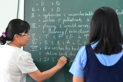 Thời thầy cô phải... "nhẫn"!