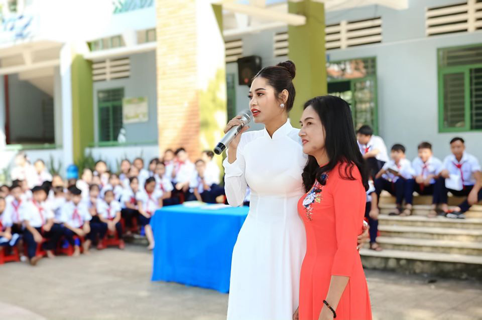 Hoa hậu Việt Nam Thế giới Di Khả Hân: Nghẹn lòng khi nghe trẻ bị sàm sỡ