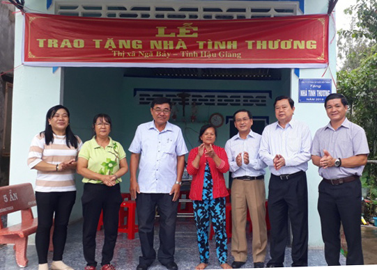 Sawaco trao nhà tình thương cho các hộ nghèo - Ảnh 2.