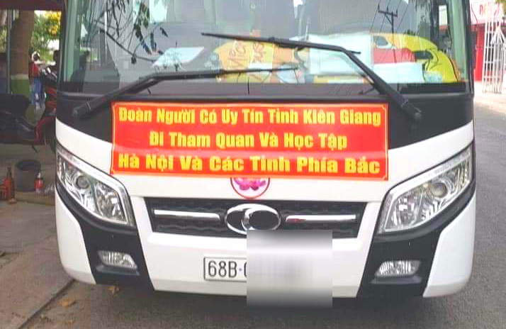 Thông tin bất ngờ về đoàn xe chở "người có uy tín" đi tham quan, học tập kinh nghiệm