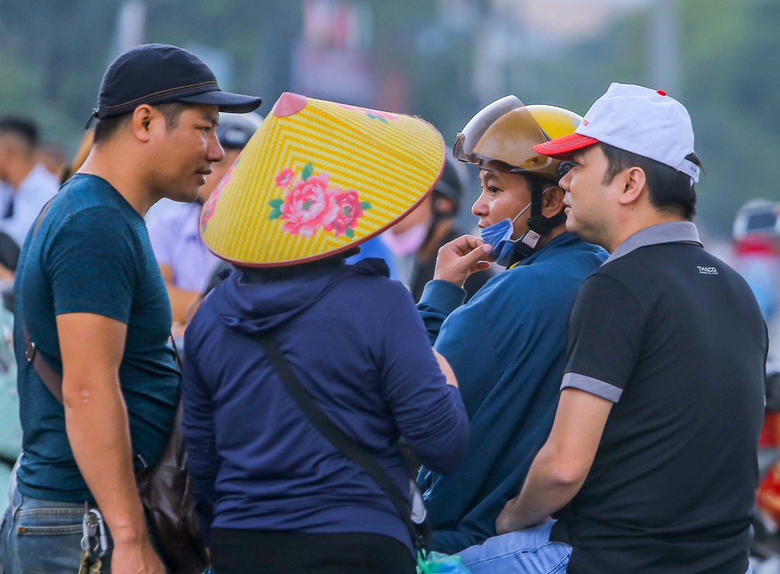 V&eacute; chợ đen trận Việt Nam-Th&aacute;i Lan: Phe v&eacute; thổi gi&aacute; ch&oacute;ng mặt 7-9 triệu đồng/cặp - Ảnh 9.