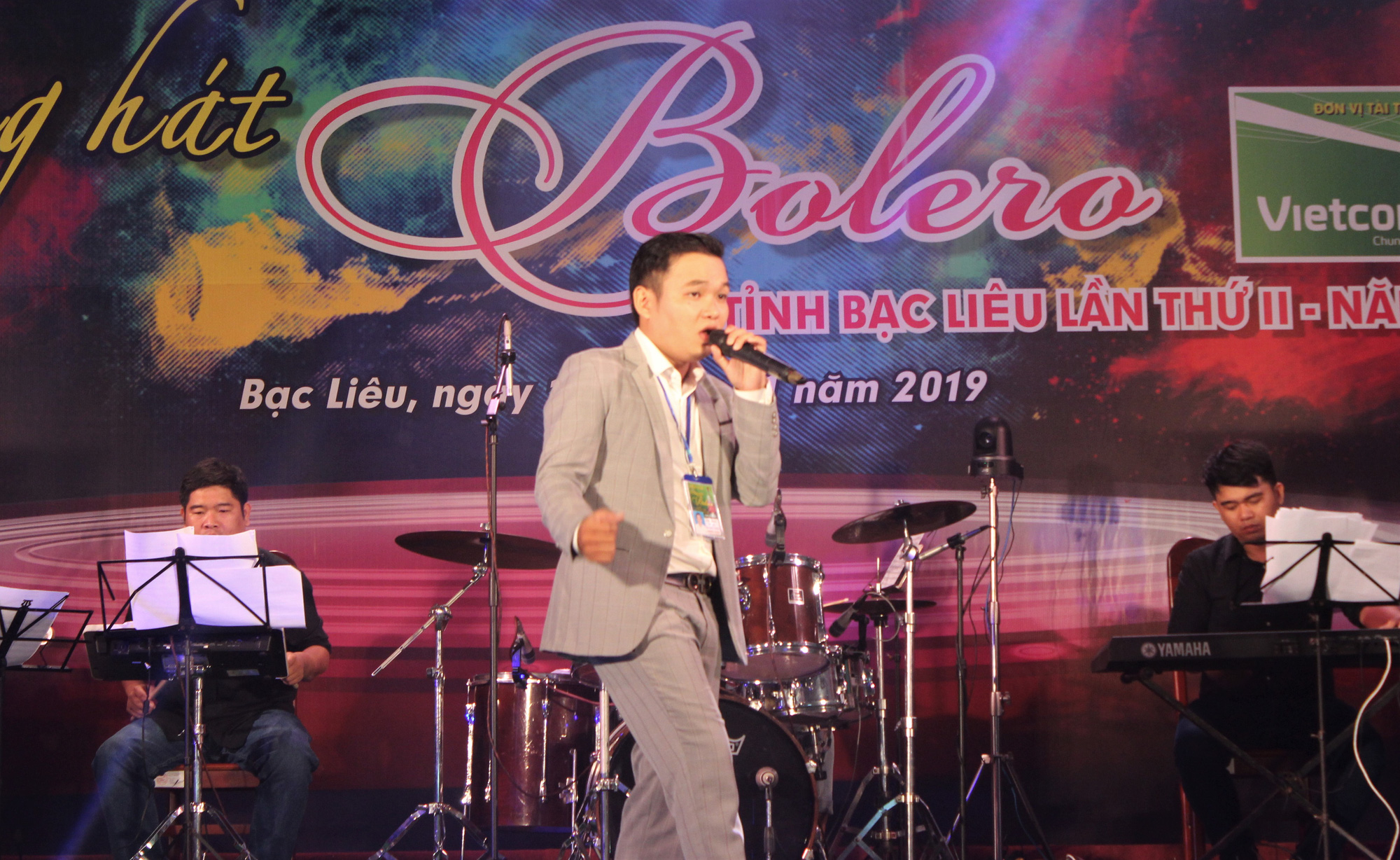 Ho&agrave;i Linh gi&agrave;nh giải nhất Hội thi &ldquo;Tiếng h&aacute;t Bolero&rdquo; khu vực ĐBSCL - Ảnh 4.