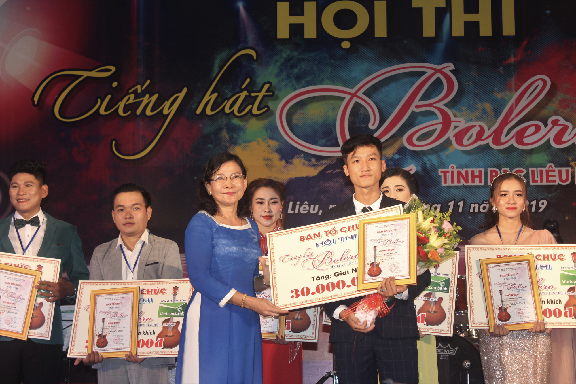 Hoài Linh giành giải nhất Hội thi “Tiếng hát Bolero” khu vực ĐBSCL