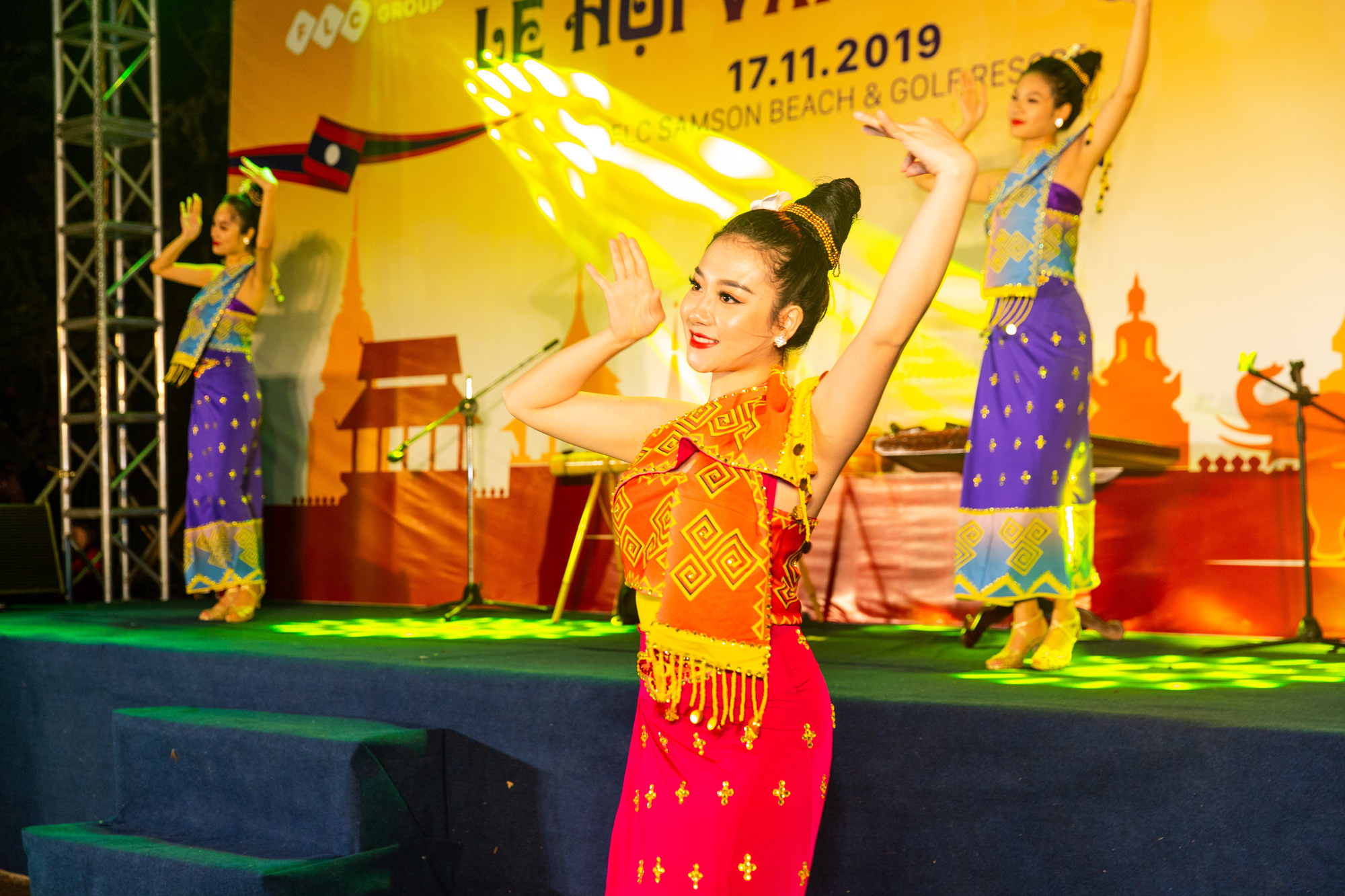 Du kh&aacute;ch FLC Sầm Sơn m&atilde;n nh&atilde;n với đ&ecirc;m Lễ hội Văn h&oacute;a L&agrave;o - Ảnh 2.