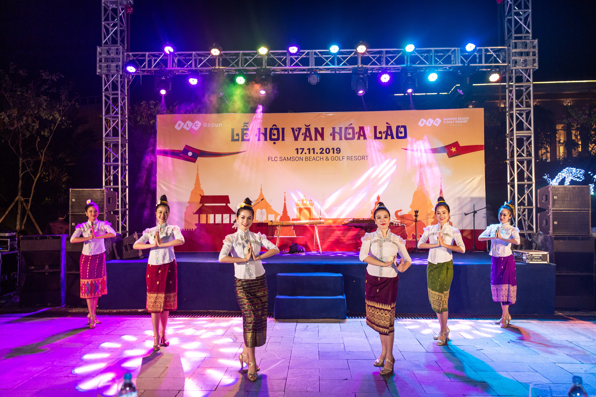Du khách FLC Sầm Sơn mãn nhãn với đêm Lễ hội Văn hóa Lào