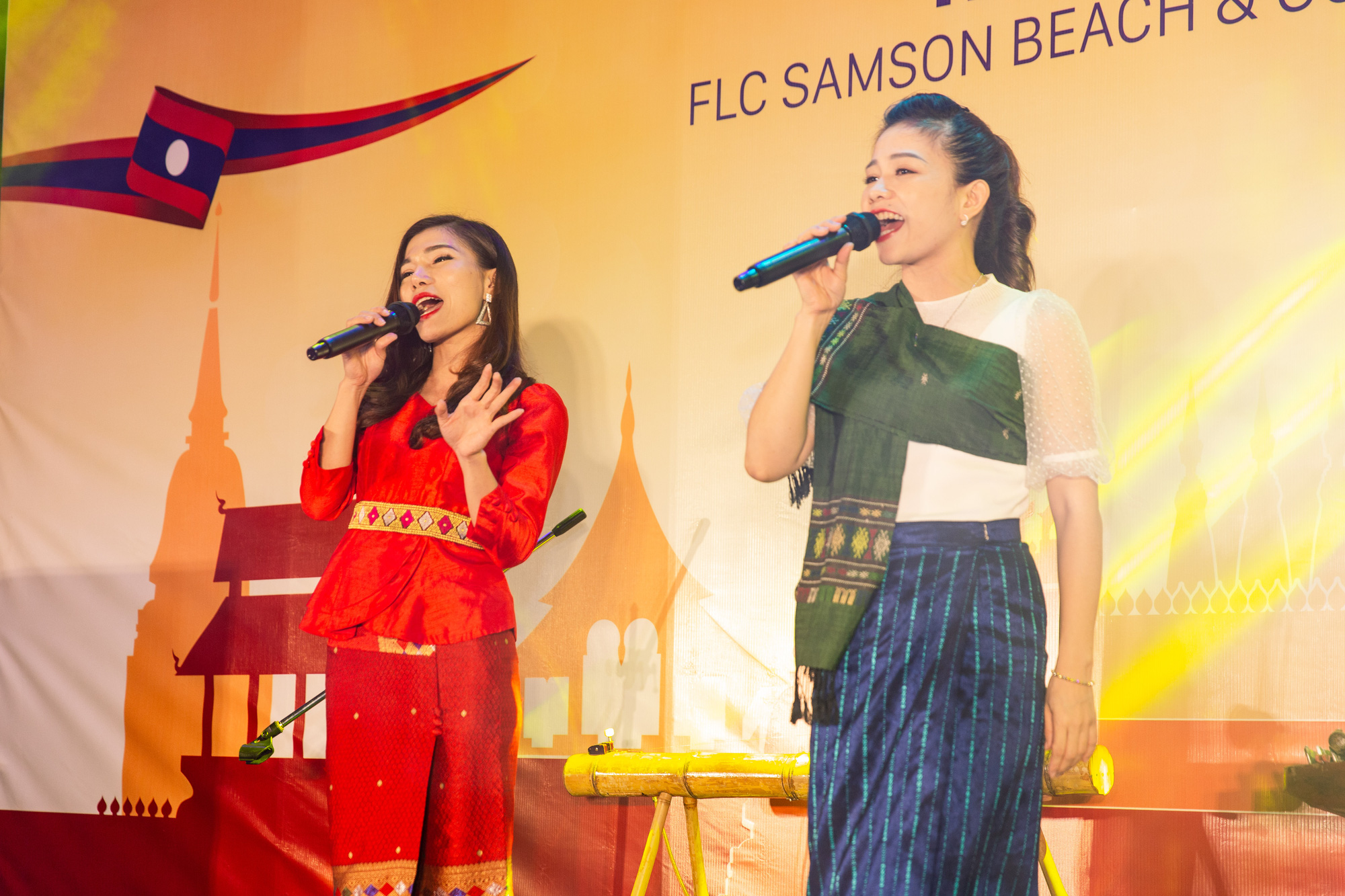 Du kh&aacute;ch FLC Sầm Sơn m&atilde;n nh&atilde;n với đ&ecirc;m Lễ hội Văn h&oacute;a L&agrave;o - Ảnh 4.