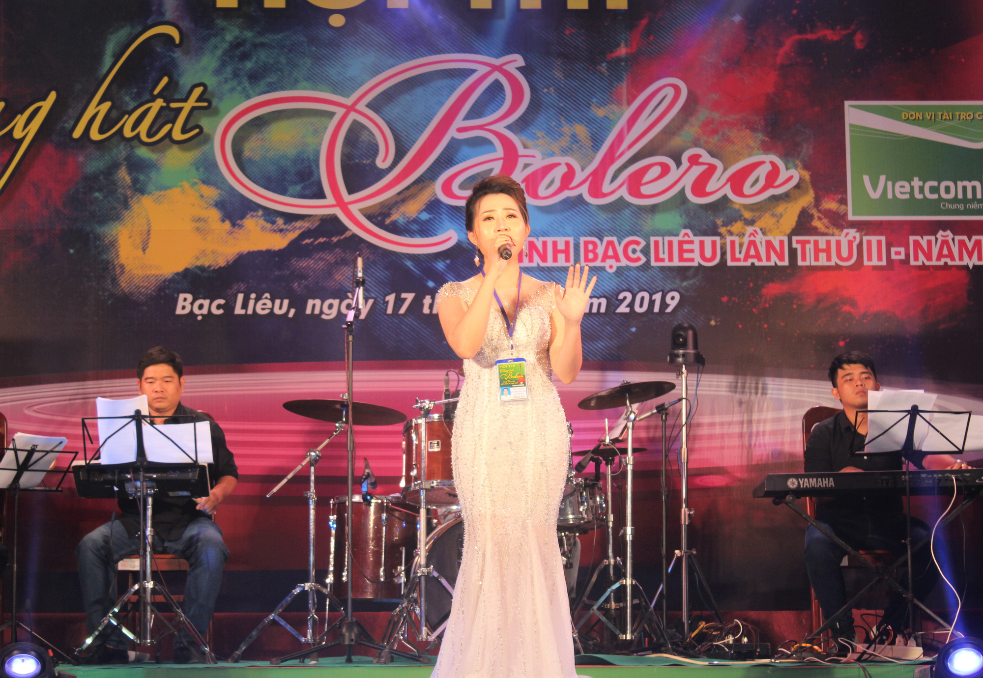 Ho&agrave;i Linh gi&agrave;nh giải nhất Hội thi &ldquo;Tiếng h&aacute;t Bolero&rdquo; khu vực ĐBSCL - Ảnh 6.